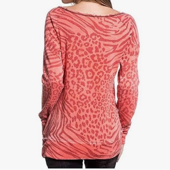 Sinful By Affliction Monica Sweatshirt Graphic Tee Size Medium Red Coral NEW - Picture 3 of 13